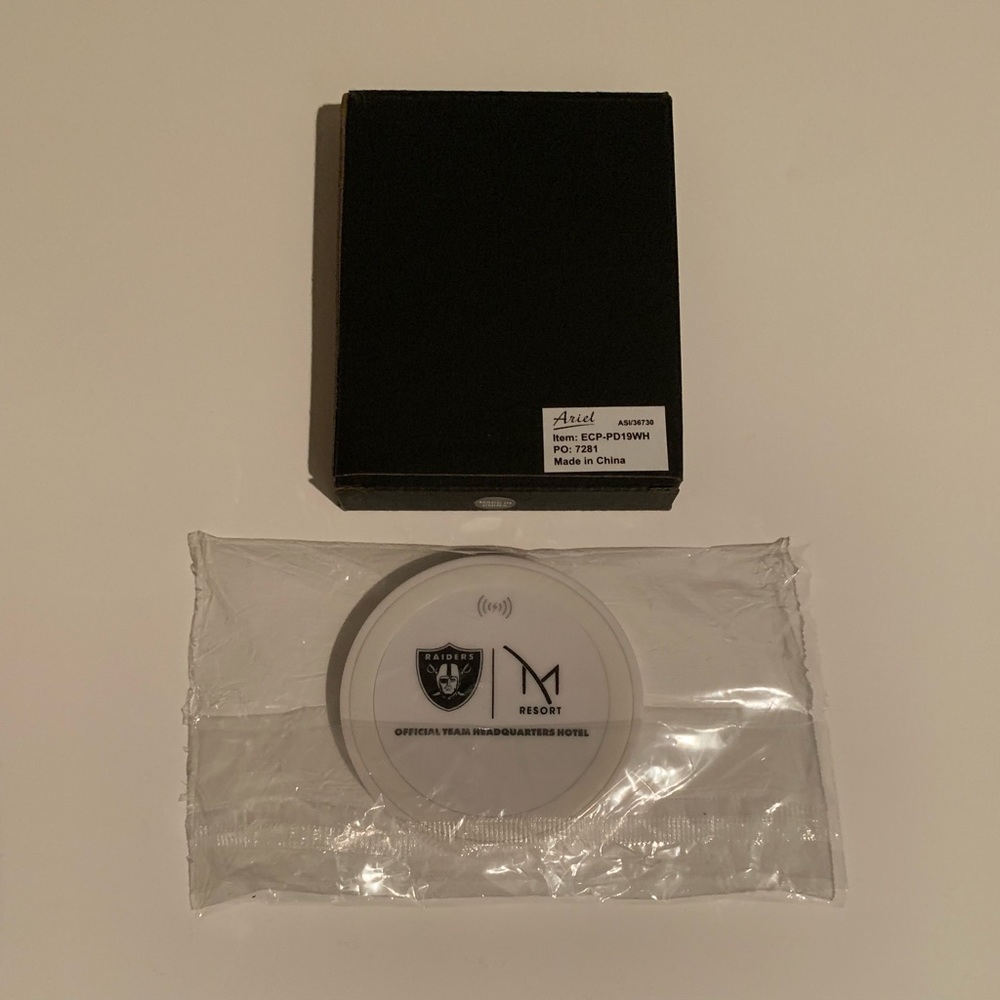 Las Vegas Raiders Football Portable Wireless iPhone Charger M Hotel Resort